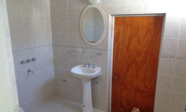 A orillas del Carcarañá. Hermosa Casa-Quinta con Piscina y Amplio Terreno.