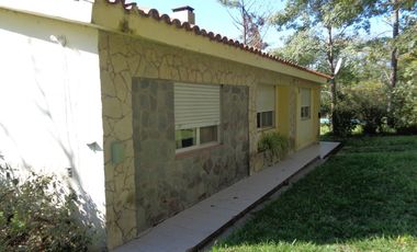 A orillas del Carcarañá. Hermosa Casa-Quinta con Piscina y Amplio Terreno.