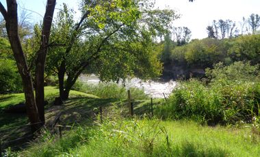 A orillas del Carcarañá. Hermosa Casa-Quinta con Piscina y Amplio Terreno.