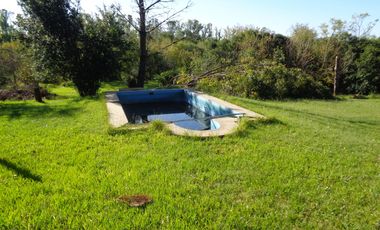 A orillas del Carcarañá. Hermosa Casa-Quinta con Piscina y Amplio Terreno.