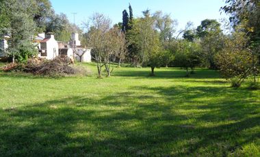 A orillas del Carcarañá. Hermosa Casa-Quinta con Piscina y Amplio Terreno.