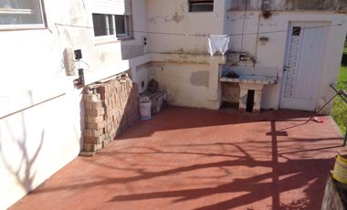 A orillas del Carcarañá. Hermosa Casa-Quinta con Piscina y Amplio Terreno.