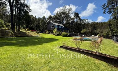 Propiedad en exclusivo Condominio Los Aromos