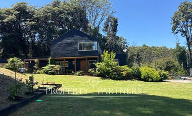 Propiedad en exclusivo Condominio Los Aromos