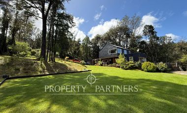 Propiedad en exclusivo Condominio Los Aromos