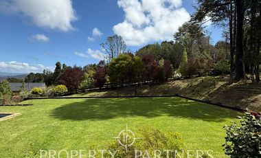 Propiedad en exclusivo Condominio Los Aromos