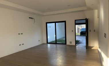 Casa a estrenar con piscina en terreno de 420 m2
