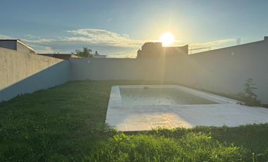 Casa a estrenar con piscina en terreno de 420 m2