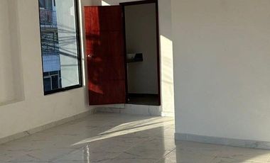 Oficina en altos en zona centro.