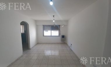 Alquiler de departamento tipo casa de 3 ambientes con cochera