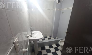 Alquiler de departamento tipo casa de 3 ambientes con cochera