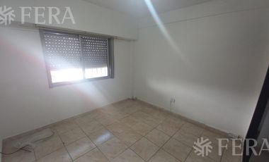 Alquiler de departamento tipo casa de 3 ambientes con cochera