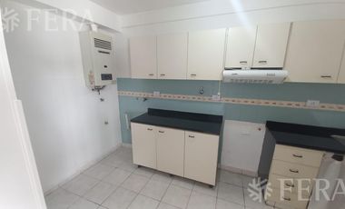 Alquiler de departamento tipo casa de 3 ambientes con cochera