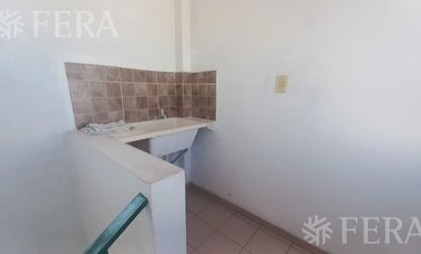 Alquiler de departamento tipo casa de 3 ambientes con cochera