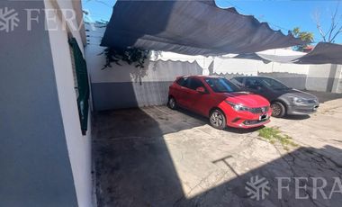 Alquiler de departamento tipo casa de 3 ambientes con cochera