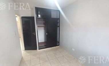 Alquiler de departamento tipo casa de 3 ambientes con cochera