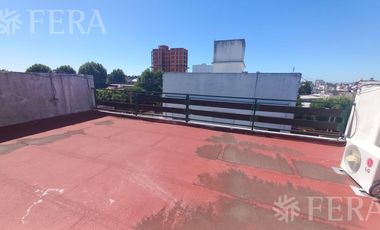 Alquiler de departamento tipo casa de 3 ambientes con cochera