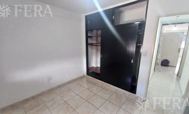 Alquiler de departamento tipo casa de 3 ambientes con cochera
