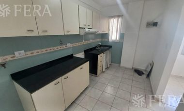 Alquiler de departamento tipo casa de 3 ambientes con cochera