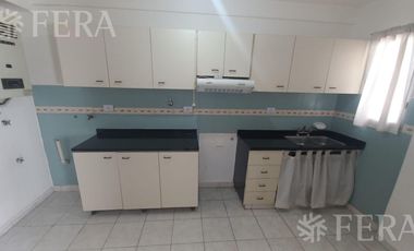 Alquiler de departamento tipo casa de 3 ambientes con cochera