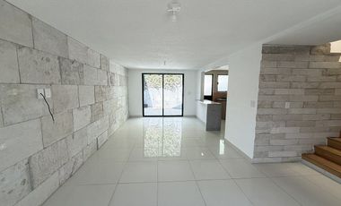 VENTA DE HERMOSA CASA EN CONDOMINIO