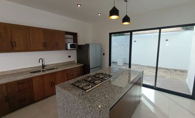 CASA EN RENTA AMUEBLADA AL NORTE DE MÉRIDA  CHOLUL  PRIVADA LUNARE