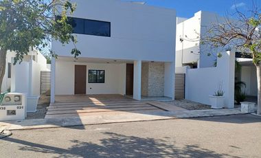 CASA EN RENTA AMUEBLADA AL NORTE DE MÉRIDA  CHOLUL  PRIVADA LUNARE