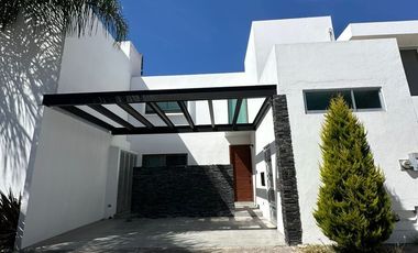 CASA EN RENTA LOMAS DE ANGELOPOLIS