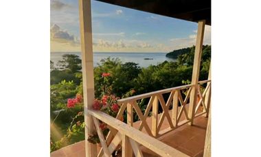 Chalet con doble balcon isla Providencia con hermosa vista