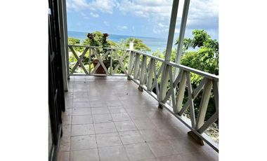 Chalet con doble balcon isla Providencia con hermosa vista