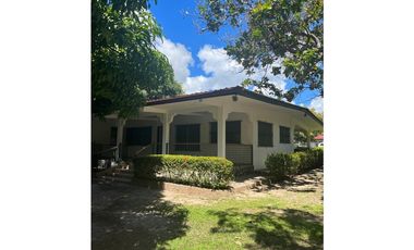 CASA EN VENTA EN CORONADO – AMPLIO TERRENO EN ESQUINA