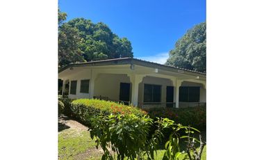 CASA EN VENTA EN CORONADO – AMPLIO TERRENO EN ESQUINA