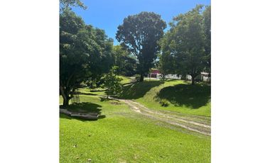 CASA EN VENTA EN CORONADO – AMPLIO TERRENO EN ESQUINA