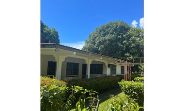 CASA EN VENTA EN CORONADO – AMPLIO TERRENO EN ESQUINA