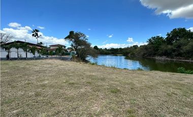 Venta de terreno en Coronado – Club Ecuestre | Vista al lago