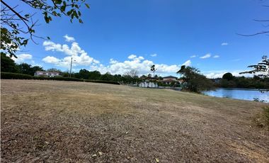 Venta de terreno en Coronado – Club Ecuestre | Vista al lago