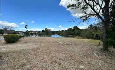 Venta de terreno en Coronado – Club Ecuestre | Vista al lago