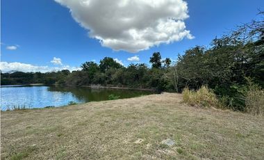 Venta de terreno en Coronado – Club Ecuestre | Vista al lago