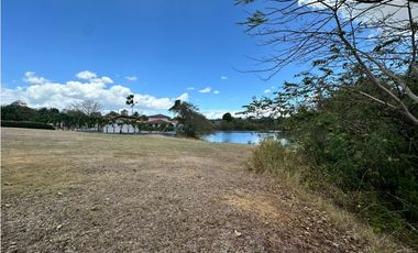 Venta de terreno en Coronado – Club Ecuestre | Vista al lago