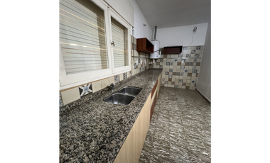 Casa en alquiler en Barrio Escuela