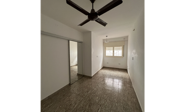 Casa en alquiler en Barrio Escuela