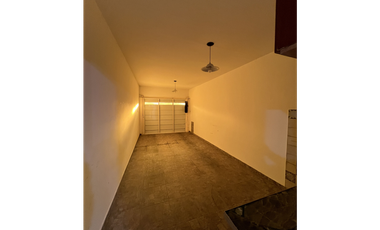 Casa en alquiler en Barrio Escuela