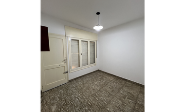 Casa en alquiler en Barrio Escuela