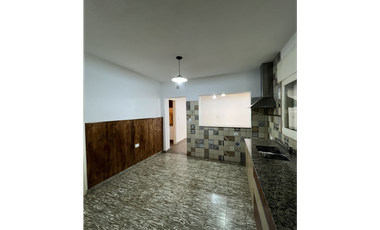 Casa en alquiler en Barrio Escuela