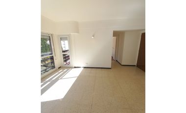 ALQUILER 24 MESES - 2 AMBIENTES A LA CALLE MUY SOLEADO - LAMADRID 2406