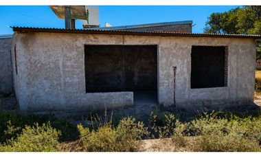 Terreno en venta con construcción sobre Av. Roca 2500