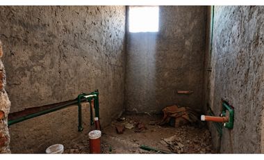 Terreno en venta con construcción sobre Av. Roca 2500