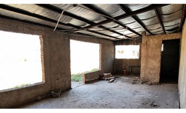 Terreno en venta con construcción sobre Av. Roca 2500
