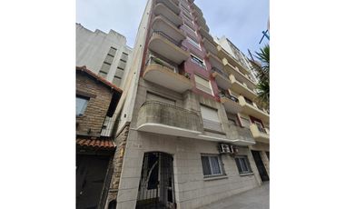 Alquiler. Piso de 4 amb (Colón 1500)