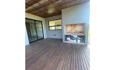 Casa a estrenar en Costa Esmeralda. Piscina. 4 dormitorios.Deportiva